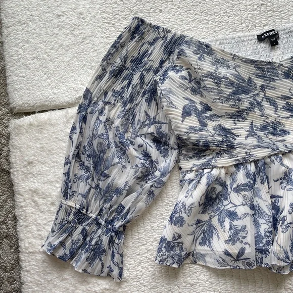 Express Off The Shoulder Top Women's L Blue Floral Balloon Sleeves Pleated - Picture 2 of 10